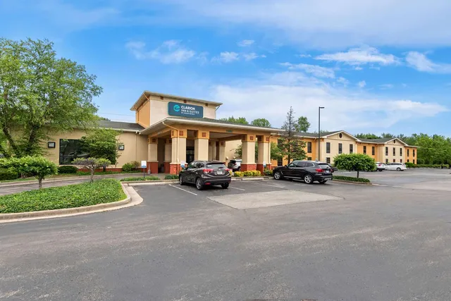 Clarion Inn & Suites Indianapolis Northwest