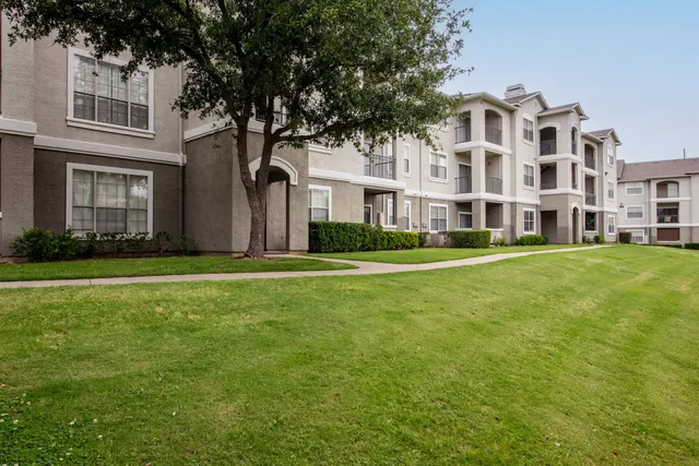 Monticello by the Vineyard Apartments