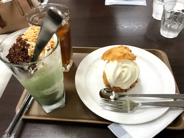 Holly’s Café - Izumiya Koryo