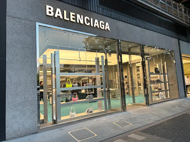 BALENCIAGA
