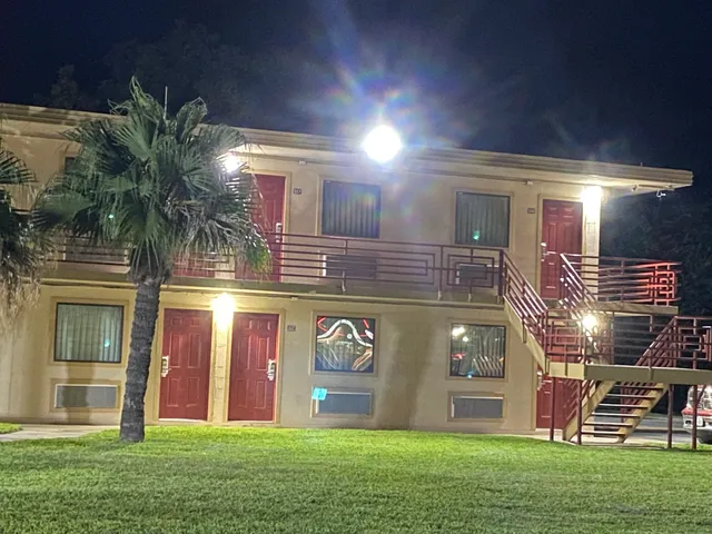 Travelers Inn & Suites