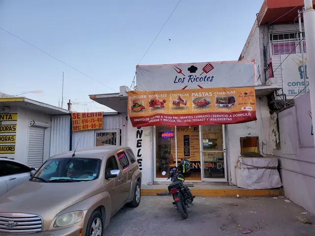 Los Ricotes Fried Chiken