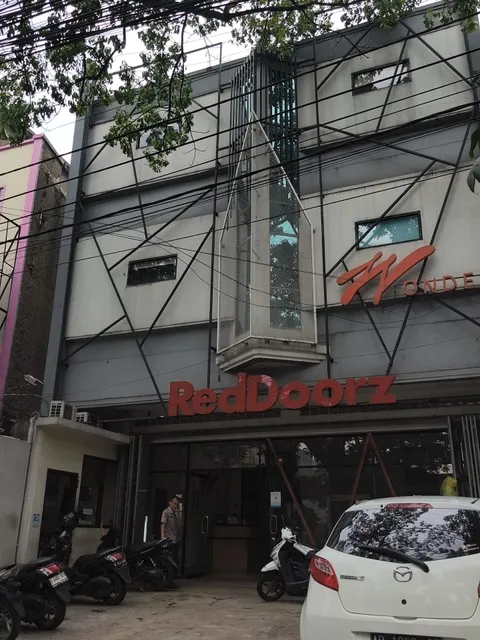 RedDoorz Plus @ Karapitan Street