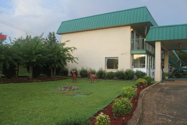 Western Inn & Suites