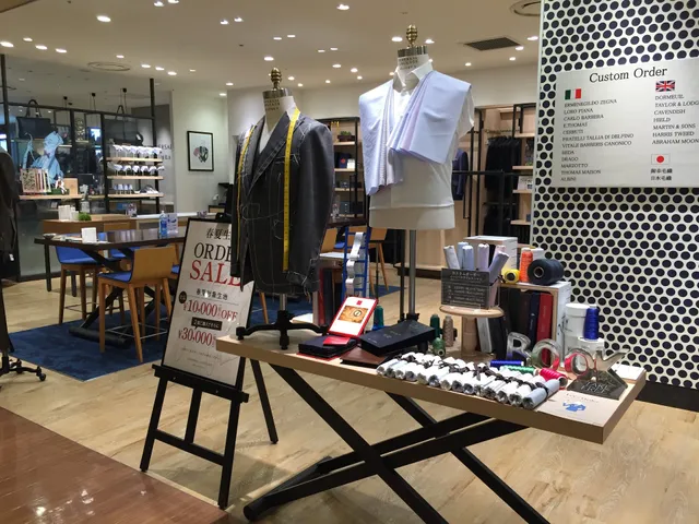 UNIVERSAL LANGUAGE MEASURE'S ルクア イーレ店