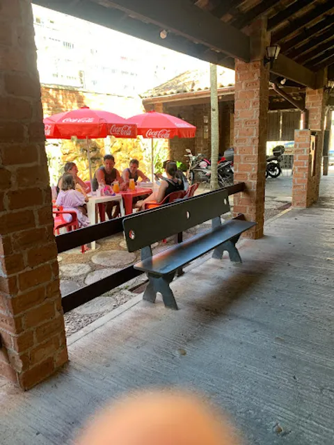 RESTAURANTE ESCONDIDINHOS