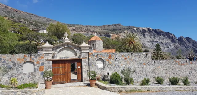 VILLA ELEFTHERIA (Book a room and find a home)