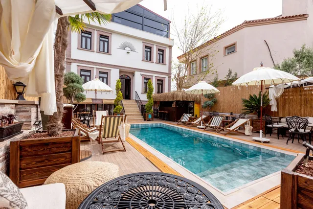 Parna Hotel & Bistro (12+) | Cunda