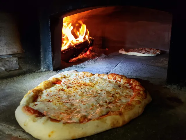 Mama Tig's Wood Fired Pizza Carlton Landing