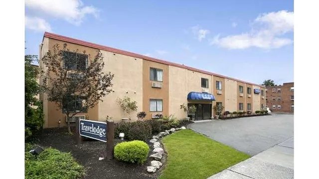 Travelodge by Wyndham Cleveland Lakewood