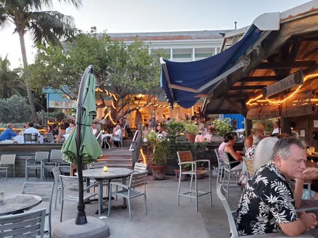 Afterdeck Bar at Louie’s