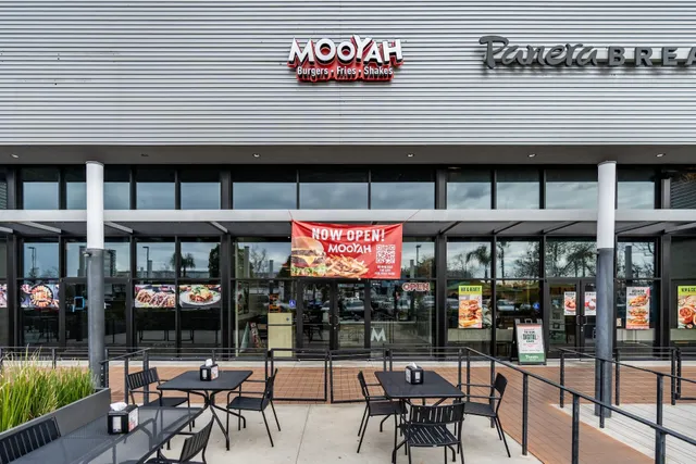 MOOYAH Burgers, Fries & Shakes