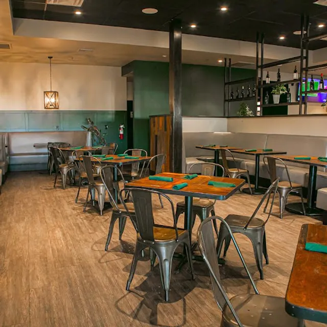 Camden Cellars Wine Bar