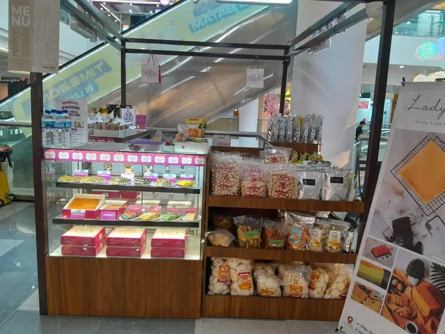 Lady Ann - Mega Mall - Lapis Legit