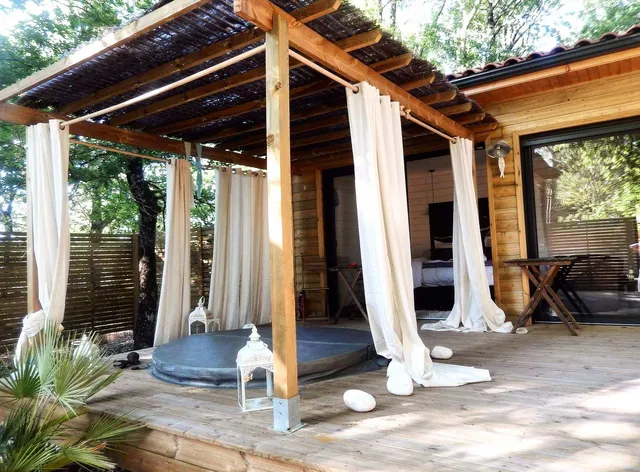 L'HAUTE EN COULEUR - CABANE SPA