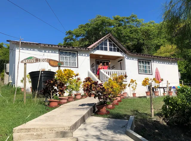 Native Lodge Brisas del Sur