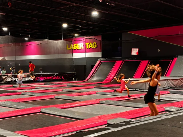 X-Play Trampoline Amusement Park