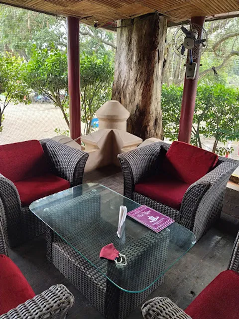 Gallops (Bar & Veg. Restaurant)