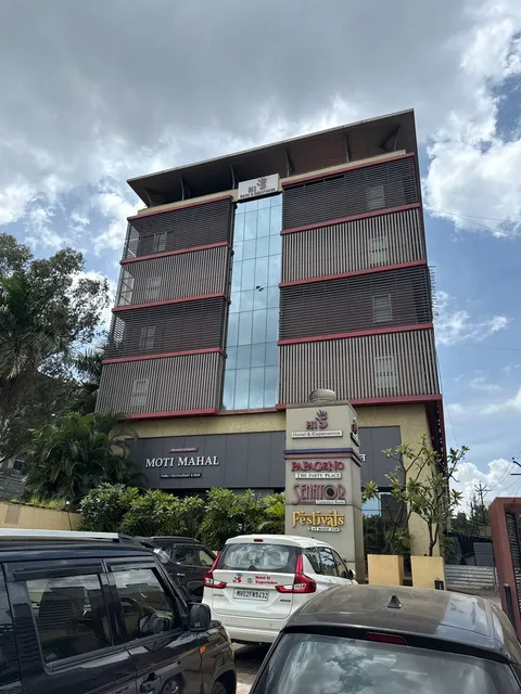 Hi 5 Hotel & Experience