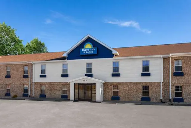 Days Inn & Suites by Wyndham Sellersburg