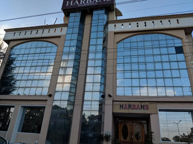 Hotel Harbans Residency