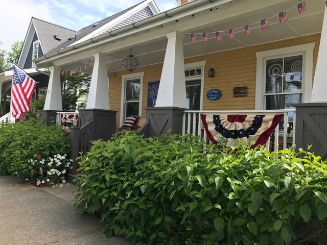 the Mermaids Beach Retreat (3-Bdrm Seabrook Home on Crescent Park)