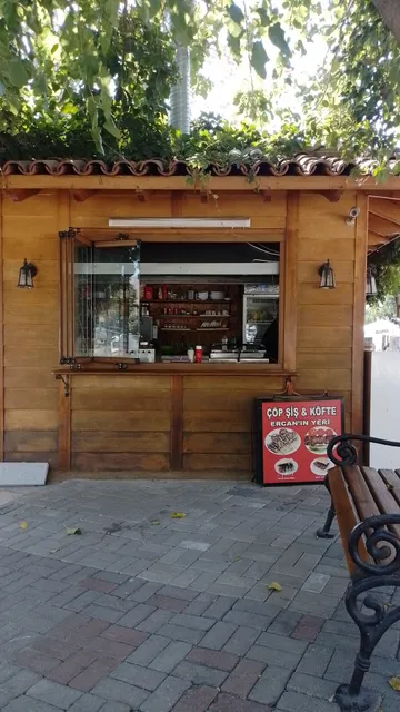 Ercan’ın yeri Mehşür çöp-şiş Köftesi