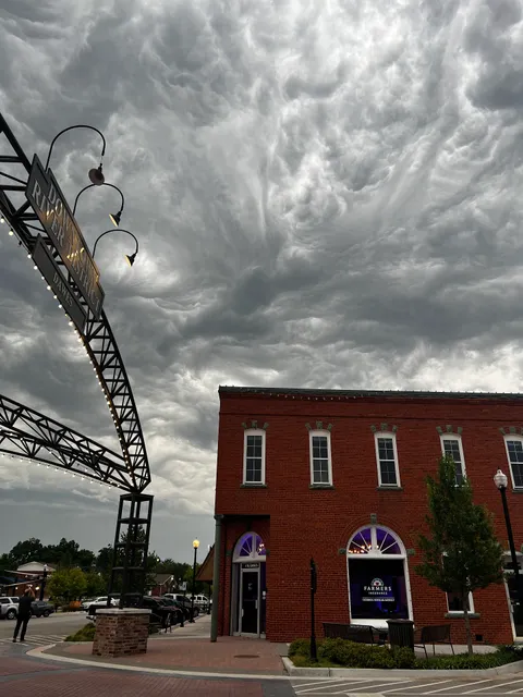 Farmers Insurance - Derrick Henslee