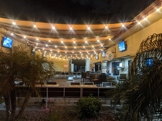 Bogeys Sports Bar & Grill