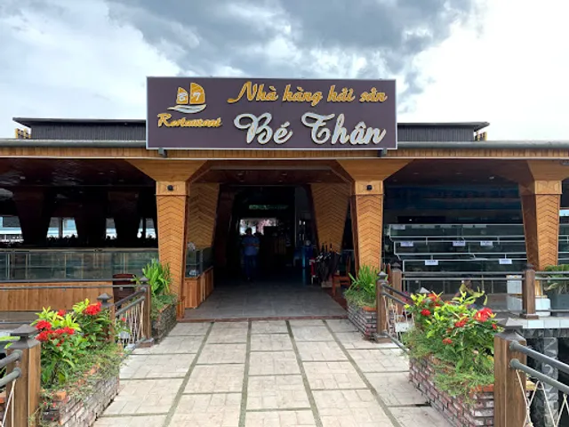 Nhà Hàng Hải Sản Bé Thân - Lăng Cô
