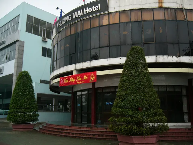 Khách Sạn Thương Mại