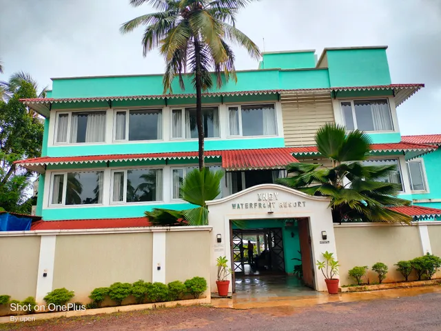 Indy Waterfront Resort