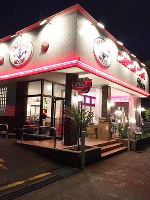 AMERICAN HOUSE TSUJIDO