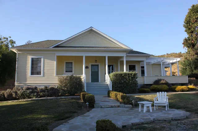 Fog's End Bed & Breakfast