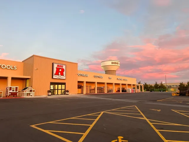 Big R - Dodge City, KS