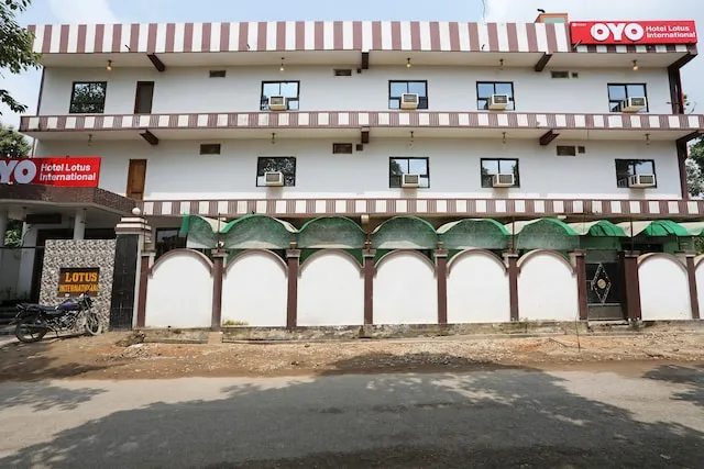 OYO 15027 Hotel Lotus International
