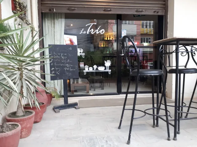 Le Trio Restaurant and Bar