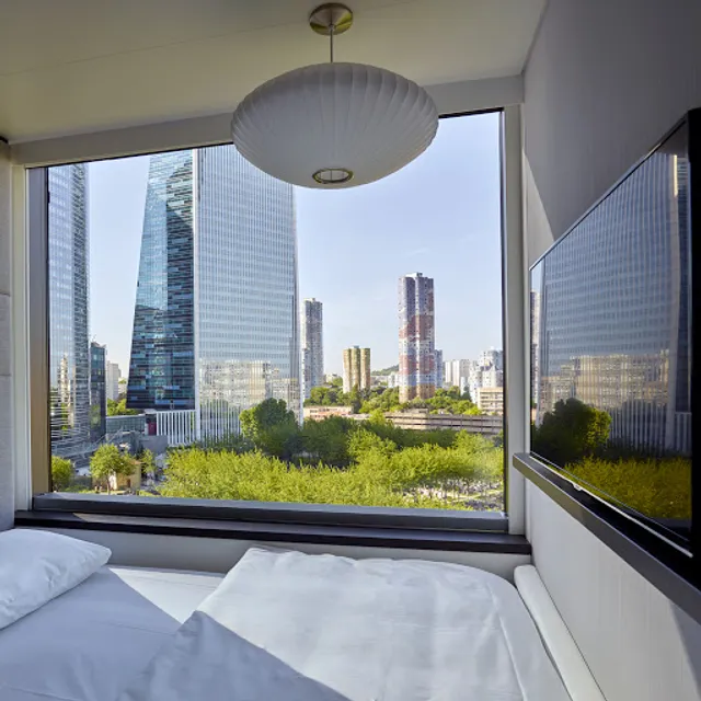 citizenM Paris La Défense hotel