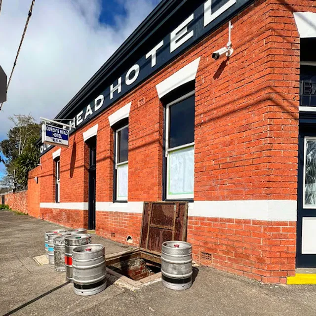 Queens Head Hotel