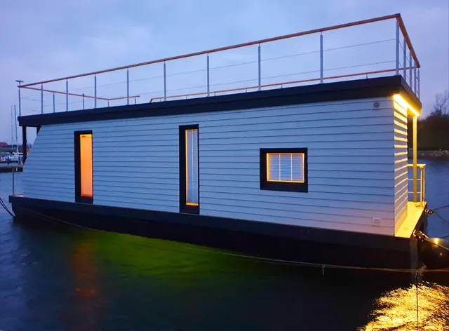 Hausboot BOIE an der Ostsee