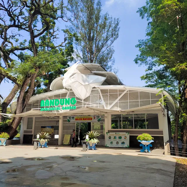Bandung Zoo (Kebun Binatang Bandung)
