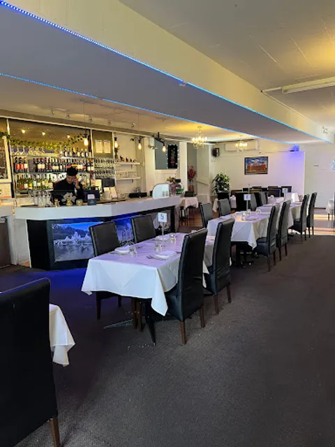 DELHI CLUB INDIAN RESTAURANT & BAR