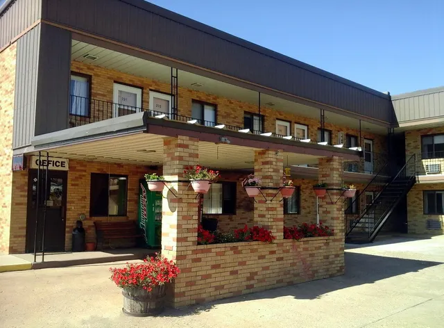 Mainline Hotel & Suites (formerlyTip Top Motel)