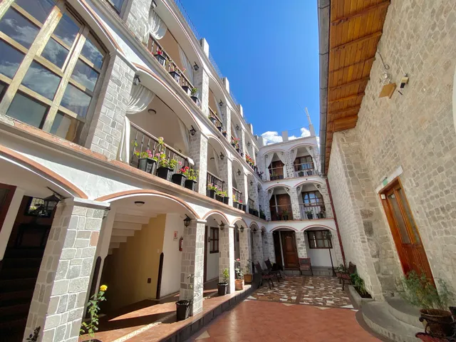 GOLDEN REST LATACUNGA