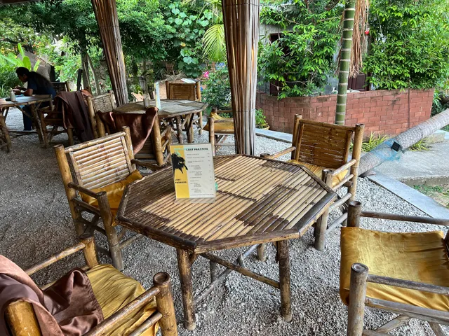 Lost Paradise / ร้านวงกลม