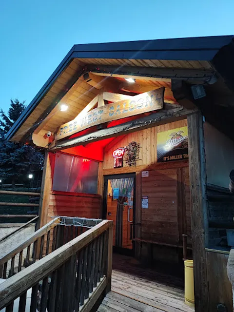 Free West Saloon