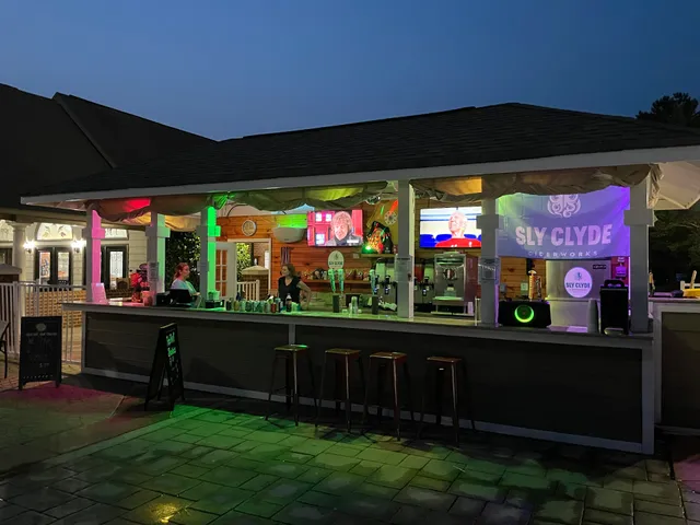 Sly Clyde Poolside at Wyndham Kingsgate Resort