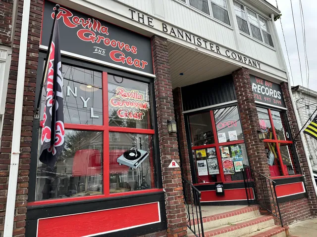 Revilla Grooves & Gear