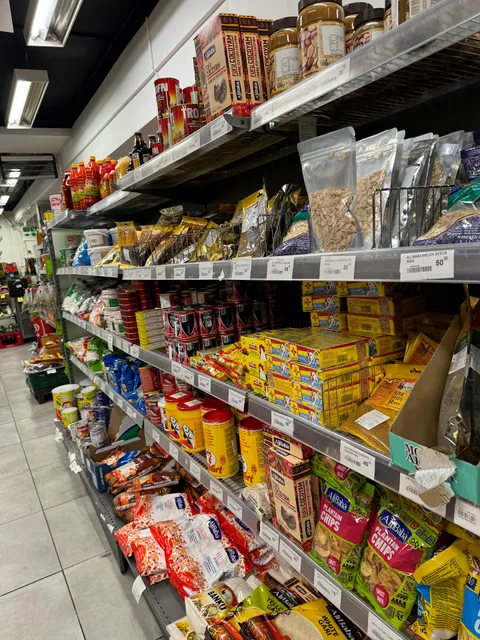 Asian food store (Østens Specialiteter)