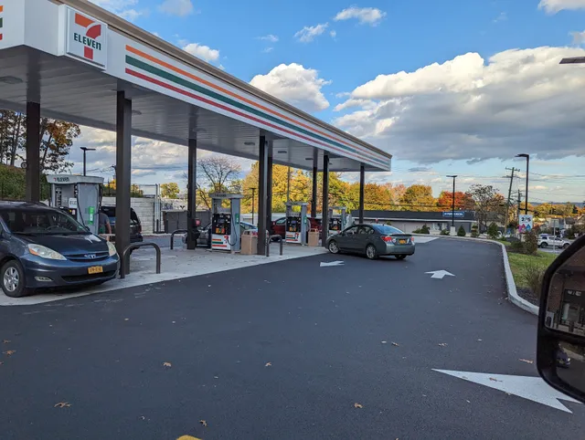 7-Eleven/Speedway Gas station